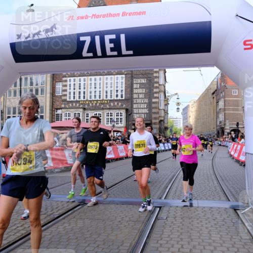13.09.2026 - 21. swb-Marathon Bremen Tim E. http://msf.ph/oto/10333618 13.09.2026 11:05:45 Ziel 10186, 10259, 10260, 10411, 10432, 10697, 10717, 10802, 10864, 11146, 11314, 11334, 11387, 11394, 11520, 11521, 11571, 11572, 11724, 11791, 11892, 12055, 12251, 12273, 12330, 12362 meine-sportfotos.de