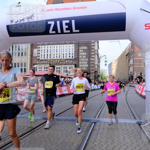 13.09.2026 - 21. swb-Marathon Bremen Tim E. http://msf.ph/oto/10333636 13.09.2026 11:05:45 Ziel 10186, 10259, 10260, 10411, 10432, 10697, 10717, 10802, 10864, 11146, 11314, 11334, 11387, 11394, 11520, 11521, 11571, 11572, 11724, 11791, 11892, 12055, 12251, 12273, 12330, 12362 meine-sportfotos.de
