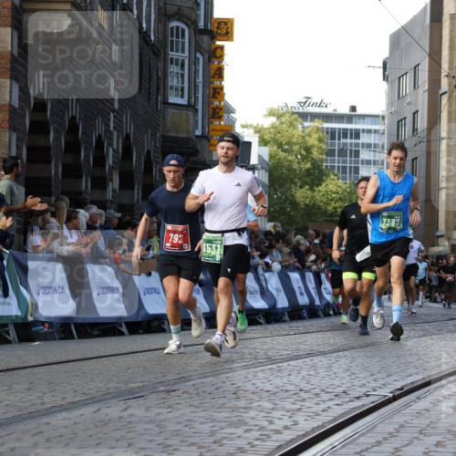 13.09.2026 - 21. swb-Marathon Bremen Strokosch-Dieckow http://msf.ph/oto/10333640 13.09.2026 13:16:45 Ziel 740, 755, 792, 1076, 1162, 1605, 2604, 5554, 5963, 6367, 6721, 7053, 7603, 7801, 8171, 8288, 9031, 9115, 385, 472, 1970, 2319, 2473, 2809, 3706, 3716, 3961, 4137, 6049, 6531, 6704, 6819, 7297, 7387 meine-sportfotos.de