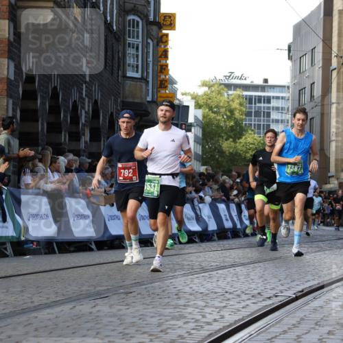 13.09.2026 - 21. swb-Marathon Bremen Strokosch-Dieckow http://msf.ph/oto/10333653 13.09.2026 13:16:45 Ziel 740, 755, 792, 1076, 1162, 1605, 2604, 5554, 5963, 6367, 6721, 7053, 7603, 7801, 8171, 8288, 9031, 9115, 385, 472, 1970, 2319, 2473, 2809, 3706, 3716, 3961, 4137, 6049, 6531, 6704, 6819, 7297, 7387 meine-sportfotos.de