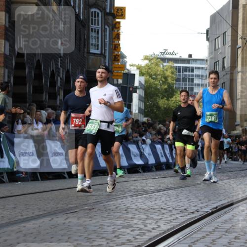13.09.2026 - 21. swb-Marathon Bremen Strokosch-Dieckow http://msf.ph/oto/10333698 13.09.2026 13:16:46 Ziel 755, 792, 816, 1076, 1162, 2604, 5554, 5963, 6367, 7053, 7603, 7801, 8171, 8288, 9031, 9115, 385, 472, 1970, 2319, 3706, 3961, 4137, 6049, 6531, 6704, 6819, 7297, 7387 meine-sportfotos.de