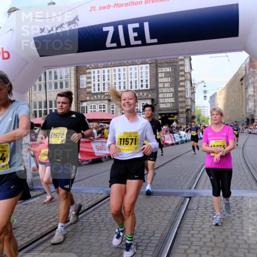 13.09.2026 - 21. swb-Marathon Bremen Tim E. http://msf.ph/oto/10333699 13.09.2026 11:05:46 Ziel 10186, 10259, 10260, 10411, 10432, 10717, 10802, 10864, 11146, 11314, 11334, 11387, 11394, 11520, 11521, 11571, 11572, 11724, 11791, 11892, 11947, 12055, 12251, 12273, 12330, 12362 meine-sportfotos.de