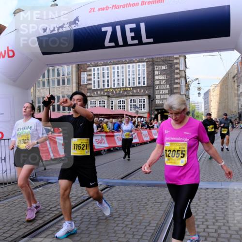 13.09.2026 - 21. swb-Marathon Bremen Tim E. http://msf.ph/oto/10333735 13.09.2026 11:05:47 Ziel 10186, 10259, 10260, 10432, 10717, 10864, 11146, 11314, 11334, 11387, 11394, 11520, 11521, 11571, 11572, 11724, 11791, 11892, 11947, 12055, 12251, 12273, 12330, 12362, 12501 meine-sportfotos.de