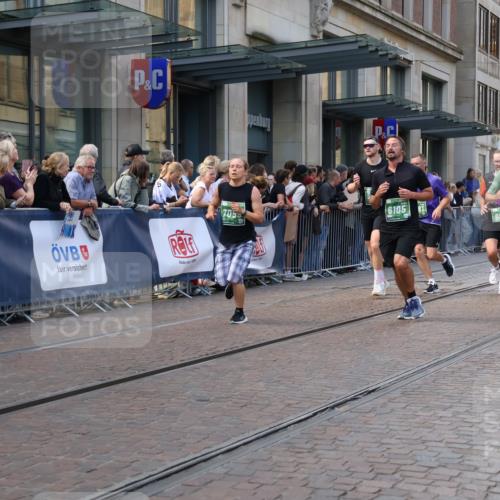 13.09.2026 - 21. swb-Marathon Bremen Strokosch-Dieckow http://msf.ph/oto/10333747 13.09.2026 13:23:53 Ziel 102, 776, 909, 1199, 1250, 2210, 2295, 2370, 2491, 2967, 3044, 3372, 4000, 4559, 5012, 5104, 5208, 5257, 5397, 5481, 5623, 5928, 5929, 6105, 6772, 7059, 7069, 7081, 7094, 8082, 8179, 8415, 9087, 9916, 13219, 135, 342, 2210, 2288, 2485, 2490, 2517, 2560, 2627, 3044, 3138, 3642, 3856, 4601, 4671, 5011, 5116, 5146, 5231, 5908, 6157, 6332, 6648, 6843, 7105, 7216, 7357, 7475, 7761, 8051, 8052, 8095, 8290, 8560, 10059, 10115, 13007, 13197 meine-sportfotos.de