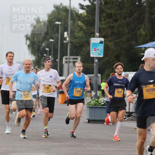 13.09.2026 - Kiel Lauf Andreas Tolksdorf http://msf.ph/oto/10333755 13.09.2026 09:51:55 Kiellinie 83, 27, 2937, 3465, 10964, 8656, 9298 meine-sportfotos.de