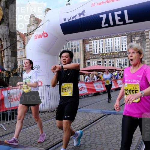 13.09.2026 - 21. swb-Marathon Bremen Tim E. http://msf.ph/oto/10333781 13.09.2026 11:05:48 Ziel 10186, 10259, 10260, 10432, 10717, 10864, 11146, 11314, 11334, 11387, 11394, 11520, 11521, 11571, 11572, 11724, 11791, 11892, 11947, 12055, 12156, 12251, 12273, 12330, 12362, 12501 meine-sportfotos.de