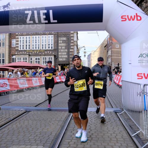 13.09.2026 - 21. swb-Marathon Bremen Tim E. http://msf.ph/oto/10333814 13.09.2026 11:05:49 Ziel 10186, 10259, 10260, 10432, 10717, 10864, 11146, 11314, 11334, 11387, 11394, 11520, 11521, 11571, 11572, 11724, 11791, 11892, 11947, 12055, 12156, 12251, 12273, 12330, 12362, 12501 meine-sportfotos.de
