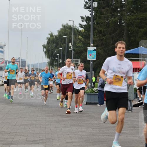 13.09.2026 - Kiel Lauf Andreas Tolksdorf http://msf.ph/oto/10333827 13.09.2026 09:51:58 Kiellinie 4, 7294, 5001, 2756, 3465 meine-sportfotos.de