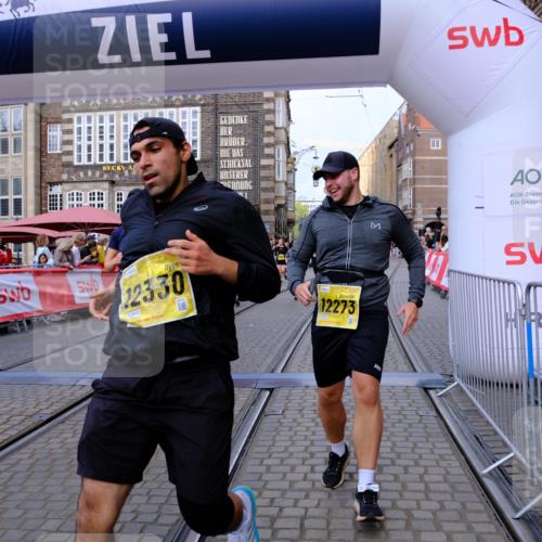 13.09.2026 - 21. swb-Marathon Bremen Tim E. http://msf.ph/oto/10333848 13.09.2026 11:05:50 Ziel 10186, 10259, 10260, 10432, 10717, 10864, 11146, 11314, 11334, 11387, 11394, 11520, 11521, 11571, 11572, 11724, 11791, 11892, 11947, 12055, 12156, 12251, 12273, 12330, 12362, 12501 meine-sportfotos.de