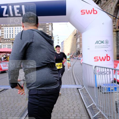 13.09.2026 - 21. swb-Marathon Bremen Tim E. http://msf.ph/oto/10333886 13.09.2026 11:05:51 Ziel 10186, 10238, 10259, 10260, 10432, 10457, 10717, 10864, 11146, 11314, 11334, 11387, 11394, 11520, 11521, 11571, 11572, 11724, 11791, 11892, 11947, 12055, 12156, 12251, 12273, 12330, 12362, 12501 meine-sportfotos.de