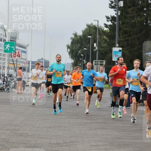 13.09.2026 - Kiel Lauf Andreas Tolksdorf http://msf.ph/oto/10333893 13.09.2026 09:52:01 Kiellinie 4, 2664, 2107, 585, 2158, 4564, 10019, 20, 7294 meine-sportfotos.de