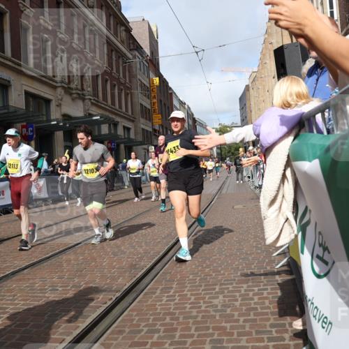 13.09.2026 - 21. swb-Marathon Bremen Strokosch-Dieckow http://msf.ph/oto/10333895 13.09.2026 11:03:55 Ziel 10182, 10245, 10291, 10390, 10516, 10526, 10613, 10671, 10672, 10726, 10912, 10913, 11214, 11215, 11221, 11248, 11318, 11336, 11410, 11539, 11720, 11726, 11740, 11909, 12001, 12009, 12103, 12113, 12140, 12276, 12929, 10090, 10091, 10152, 10327, 10357, 10403, 10429, 10569, 10607, 10659, 10720, 10796, 10918, 10950, 11149, 11319, 11325, 11451, 11470, 11471, 11511, 11595, 11618, 11868, 11967, 12074, 12260, 12392, 12433, 12504 meine-sportfotos.de