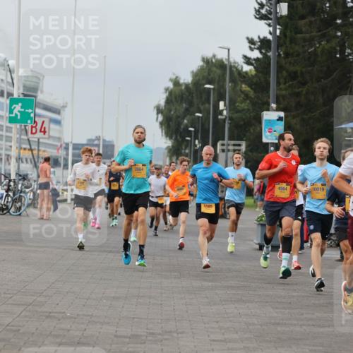 13.09.2026 - Kiel Lauf Andreas Tolksdorf http://msf.ph/oto/10333901 13.09.2026 09:52:01 Kiellinie 4, 2664, 6585, 24, 7294, 4564, 10019 meine-sportfotos.de