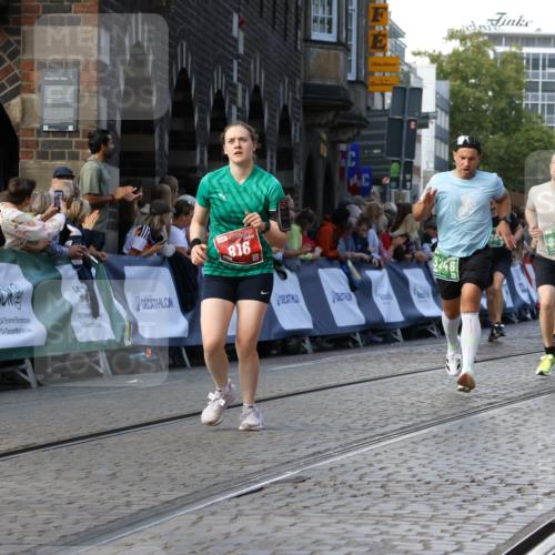 13.09.2026 - 21. swb-Marathon Bremen Strokosch-Dieckow http://msf.ph/oto/10333925 13.09.2026 13:16:59 Ziel 472, 675, 696, 734, 816, 827, 985, 1076, 2473, 2474, 2809, 3716, 4135, 4485, 5255, 5772, 6367, 6531, 6535, 7603, 7875, 8171, 8288, 2052, 3246, 4156, 4805, 6624, 6759, 6953, 7284, 8111, 8418, 8858 meine-sportfotos.de
