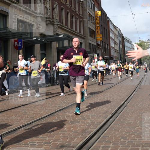 13.09.2026 - 21. swb-Marathon Bremen Strokosch-Dieckow http://msf.ph/oto/10333934 13.09.2026 11:03:56 Ziel 10182, 10245, 10291, 10390, 10516, 10526, 10613, 10671, 10672, 10726, 10912, 10913, 11214, 11215, 11221, 11248, 11318, 11336, 11410, 11539, 11720, 11726, 11740, 11909, 12001, 12009, 12103, 12113, 12140, 12276, 12929, 10090, 10091, 10152, 10327, 10357, 10403, 10429, 10569, 10607, 10659, 10720, 10796, 10918, 10950, 11149, 11319, 11325, 11451, 11470, 11471, 11511, 11595, 11618, 11868, 11967, 12074, 12140, 12260, 12392, 12433, 12504 meine-sportfotos.de