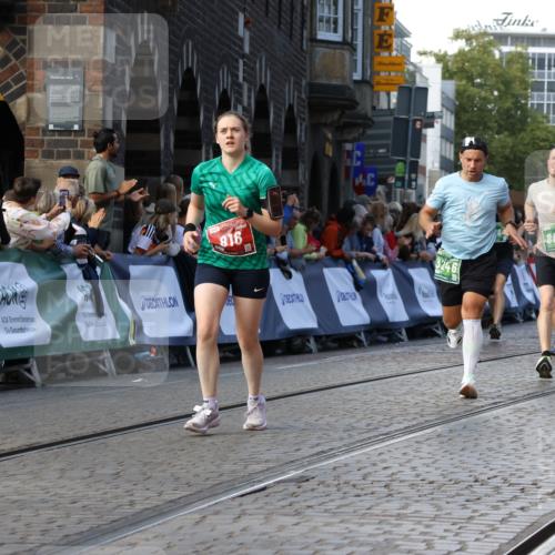 13.09.2026 - 21. swb-Marathon Bremen Strokosch-Dieckow http://msf.ph/oto/10333939 13.09.2026 13:16:59 Ziel 472, 675, 696, 734, 816, 827, 985, 1076, 2473, 2474, 2809, 3716, 4135, 4485, 5255, 5772, 6367, 6531, 6535, 7603, 7875, 8171, 8288, 2052, 3246, 4156, 4805, 6624, 6759, 6953, 7284, 8111, 8418, 8858 meine-sportfotos.de