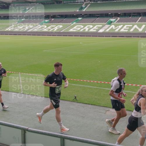 13.09.2026 - 21. swb-Marathon Bremen Michael Burmester http://msf.ph/oto/10334023 13.09.2026 13:07:18 Laufen im Stadion 109, 132, 156, 287, 303, 310, 372, 430, 454, 489, 578, 607, 613, 682, 716, 784, 800, 808, 809, 831, 834, 846, 911, 922, 1083, 1173, 1189, 1205, 1210, 1274, 1322, 1364, 1365, 1369, 1387, 1395, 1437, 1532, 1545, 1574, 1581, 1600, 1823, 1831, 1841, 1848, 1854, 1871, 1909, 1926, 1938, 2003, 2070, 2076, 2090, 2215, 2219, 2275, 2283, 2318, 2355, 2356, 2366, 2393, 2405, 2440, 2492, 2565, 2611, 2699, 2707, 2721, 2731, 2755, 2802, 2818, 2831, 2866, 2902, 2911, 2949, 2960 meine-sportfotos.de
