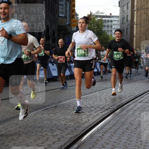 13.09.2026 - 21. swb-Marathon Bremen Strokosch-Dieckow http://msf.ph/oto/10334025 13.09.2026 13:17:02 Ziel 472, 675, 696, 734, 816, 827, 985, 2473, 2474, 2809, 3716, 3961, 4135, 4137, 4485, 5255, 5772, 6367, 6531, 6535, 7387, 7875, 2052, 4156, 4805, 6624, 6759, 6953, 7284, 8111, 8418, 8858 meine-sportfotos.de