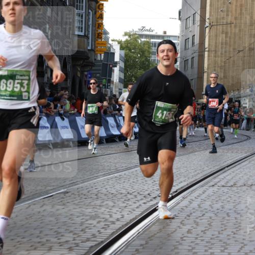 13.09.2026 - 21. swb-Marathon Bremen Strokosch-Dieckow http://msf.ph/oto/10334068 13.09.2026 13:17:03 Ziel 472, 675, 696, 734, 816, 827, 985, 2473, 2474, 2809, 3716, 3961, 4135, 4137, 4485, 5255, 5772, 6049, 6367, 6531, 6535, 7387, 7875, 2052, 4805, 6624, 6734, 6759, 7284, 8111, 8418 meine-sportfotos.de