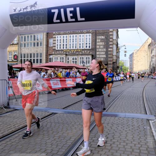 13.09.2026 - 21. swb-Marathon Bremen Tim E. http://msf.ph/oto/10334159 13.09.2026 11:06:00 Ziel 10168, 10238, 10259, 10260, 10305, 10457, 10864, 11024, 11520, 11724, 11791, 11892, 11947, 12156, 12273, 12330, 12362, 12378, 12501, 12523, 12528, 12773 meine-sportfotos.de