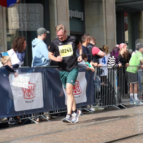13.09.2026 - 21. swb-Marathon Bremen Strokosch-Dieckow http://msf.ph/oto/10334286 13.09.2026 11:04:09 Ziel 10160, 10182, 10245, 10291, 10526, 10613, 10711, 10755, 10877, 11114, 11214, 11215, 11248, 11336, 11364, 11410, 11720, 11740, 11761, 11991, 12009, 12929, 10152, 10291, 10357, 10390, 10403, 10429, 10516, 10607, 10659, 10671, 10672, 10720, 10726, 10912, 10913, 10918, 11149, 11221, 11318, 11319, 11325, 11451, 11470, 11471, 11511, 11539, 11618, 11726, 11909, 11967, 12001, 12103, 12113, 12140, 12260, 12276, 12392, 12433, 12504 meine-sportfotos.de