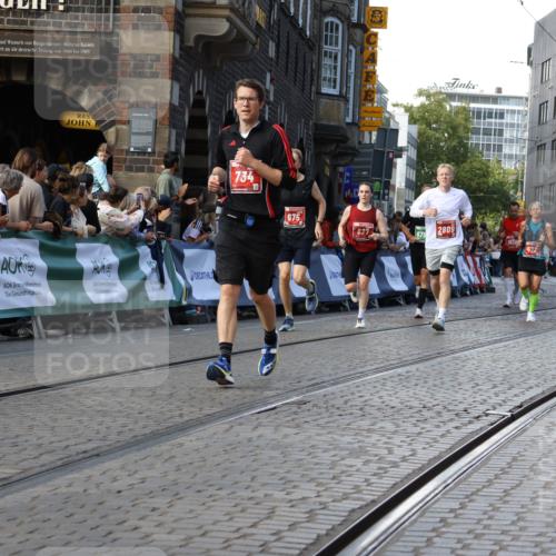13.09.2026 - 21. swb-Marathon Bremen Strokosch-Dieckow http://msf.ph/oto/10334292 13.09.2026 13:17:09 Ziel 385, 472, 675, 696, 734, 827, 985, 1970, 2319, 2473, 2474, 2809, 3706, 3716, 3961, 4135, 4137, 4485, 5772, 6049, 6531, 6535, 6819, 7297, 7387, 7875, 842, 3148, 4805, 6095, 6734, 6759 meine-sportfotos.de