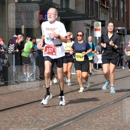 13.09.2026 - 21. swb-Marathon Bremen Strokosch-Dieckow http://msf.ph/oto/10334400 13.09.2026 11:04:12 Ziel 10160, 10245, 10481, 10526, 10613, 10711, 10755, 10877, 11114, 11214, 11215, 11248, 11364, 11410, 11592, 11720, 11740, 11761, 11991, 12009, 12929, 10152, 10182, 10291, 10390, 10403, 10516, 10607, 10659, 10671, 10672, 10720, 10726, 10912, 10913, 10918, 11149, 11221, 11318, 11319, 11325, 11336, 11451, 11470, 11471, 11511, 11539, 11618, 11726, 11909, 11967, 12001, 12103, 12113, 12140, 12260, 12276, 12392, 12433, 12504 meine-sportfotos.de