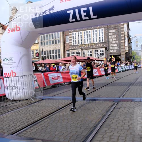 13.09.2026 - 21. swb-Marathon Bremen Tim E. http://msf.ph/oto/10334461 13.09.2026 11:06:08 Ziel 10018, 10168, 10238, 10305, 10382, 10457, 10619, 11024, 11132, 11164, 11477, 12156, 12186, 12378, 12523, 12528, 12773 meine-sportfotos.de
