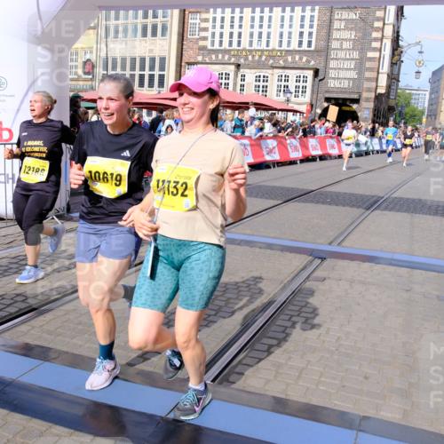 13.09.2026 - 21. swb-Marathon Bremen Tim E. http://msf.ph/oto/10334567 13.09.2026 11:06:14 Ziel 10018, 10204, 10305, 10382, 10619, 10662, 11024, 11132, 11156, 11164, 11477, 11775, 12186, 12378, 12486, 12523, 12528, 12773 meine-sportfotos.de