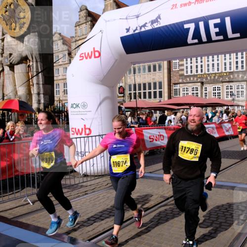 13.09.2026 - 21. swb-Marathon Bremen Tim E. http://msf.ph/oto/10334660 13.09.2026 11:06:26 Ziel 10204, 10375, 10662, 11029, 11156, 11460, 11674, 11690, 11775, 11786, 12486 meine-sportfotos.de