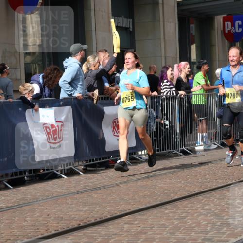 13.09.2026 - 21. swb-Marathon Bremen Strokosch-Dieckow http://msf.ph/oto/10334720 13.09.2026 11:04:22 Ziel 10160, 10198, 10283, 10315, 10481, 10711, 10729, 10755, 10855, 10856, 10877, 10940, 11006, 11114, 11364, 11366, 11395, 11518, 11592, 11705, 11757, 11761, 11991, 12005, 12420, 12493, 12495, 12498, 12500, 12502, 12563, 10182, 10245, 10291, 10390, 10516, 10526, 10613, 10671, 10672, 10726, 10912, 10913, 11214, 11215, 11221, 11248, 11318, 11336, 11410, 11539, 11720, 11726, 11740, 11909, 12001, 12009, 12103, 12113, 12276, 12929 meine-sportfotos.de