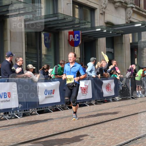 13.09.2026 - 21. swb-Marathon Bremen Strokosch-Dieckow http://msf.ph/oto/10334827 13.09.2026 11:04:24 Ziel 10160, 10198, 10283, 10315, 10481, 10711, 10729, 10855, 10856, 10877, 10940, 11006, 11114, 11133, 11272, 11364, 11366, 11395, 11518, 11592, 11705, 11757, 11761, 11991, 12005, 12420, 12493, 12495, 12498, 12500, 12502, 12563, 10182, 10245, 10291, 10390, 10516, 10526, 10613, 10671, 10672, 10755, 10913, 11214, 11215, 11221, 11248, 11318, 11336, 11410, 11539, 11720, 11726, 11740, 11909, 12001, 12009, 12103, 12113, 12276, 12929 meine-sportfotos.de
