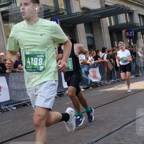 13.09.2026 - 21. swb-Marathon Bremen Strokosch-Dieckow http://msf.ph/oto/10334831 13.09.2026 13:24:32 Ziel 282, 972, 1264, 1516, 2280, 2761, 3015, 4113, 4198, 4262, 4277, 4507, 4973, 5328, 5664, 6079, 6360, 6544, 6626, 6807, 6943, 7409, 7854, 8636, 8853, 9152, 9541, 10097, 10103, 776, 789, 790, 1250, 1582, 2295, 2491, 3375, 3524, 3994, 4000, 4559, 5012, 5208, 5572, 5668, 5669, 5928, 5929, 5953, 6080, 7069, 7081, 7156, 7568, 8310, 8415, 8636, 8784, 8881, 9087, 9264, 9573, 9676, 9916, 10069, 10071, 10097 meine-sportfotos.de