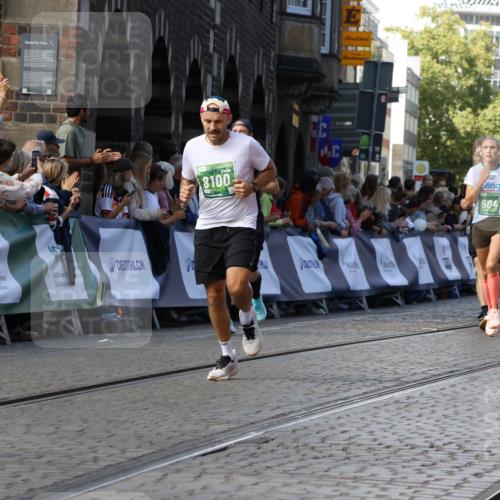 13.09.2026 - 21. swb-Marathon Bremen Strokosch-Dieckow http://msf.ph/oto/10334887 13.09.2026 13:17:30 Ziel 2052, 3246, 4156, 4805, 6095, 6624, 6704, 6734, 6759, 6953, 7284, 8111, 8418, 8858, 560, 771, 1297, 2008, 2125, 2234, 2812, 3760, 4171, 4498, 4499, 4620, 5041, 5550, 5817, 7901, 8100, 8250, 9400, 9505, 13107 meine-sportfotos.de