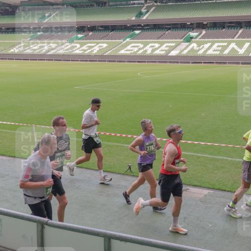 13.09.2026 - 21. swb-Marathon Bremen Michael Burmester http://msf.ph/oto/10334892 13.09.2026 13:09:09 Laufen im Stadion 164, 383, 391, 448, 532, 549, 551, 563, 625, 800, 808, 813, 869, 884, 898, 911, 1025, 1072, 1124, 1150, 1180, 1285, 1289, 1395, 1398, 1559, 1688, 1831, 1880, 1899, 2003, 2041, 2208, 2215, 2229, 2232, 2243, 2366, 2380, 2413, 2429, 2441, 2467, 2471, 2525, 2573, 2594, 2611, 2635, 2692, 2717, 2727, 2782, 2802, 2823, 2831, 2841, 2866, 2897, 2930, 2931, 2941, 3032, 3067, 3086, 3291, 3316, 3333, 3398, 3437, 3707, 3769, 3857, 109 meine-sportfotos.de