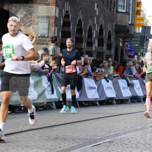 13.09.2026 - 21. swb-Marathon Bremen Strokosch-Dieckow http://msf.ph/oto/10334959 13.09.2026 13:17:31 Ziel 842, 2052, 3246, 4156, 4805, 6095, 6624, 6734, 6759, 6953, 7284, 8111, 8418, 8858, 771, 1297, 2008, 2125, 2234, 2812, 3760, 4171, 4498, 4499, 4620, 5041, 5550, 5817, 7901, 8100, 8250, 9400, 9505, 13107 meine-sportfotos.de