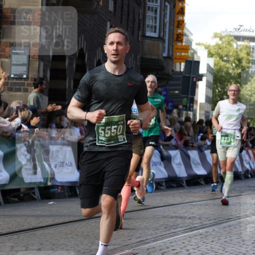 13.09.2026 - 21. swb-Marathon Bremen Strokosch-Dieckow http://msf.ph/oto/10334988 13.09.2026 13:17:32 Ziel 842, 2052, 3246, 4156, 4805, 6095, 6624, 6734, 6759, 6953, 7284, 8111, 8418, 8858, 771, 1297, 2125, 2234, 2812, 3760, 4171, 4498, 4499, 4620, 5041, 5817, 7901, 8250, 9400, 9505, 13107 meine-sportfotos.de