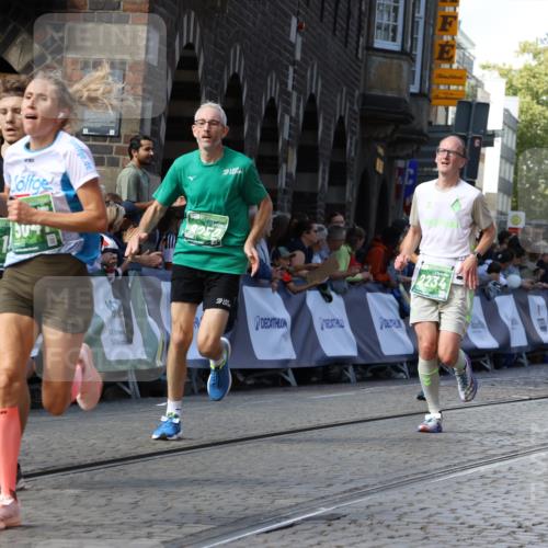 13.09.2026 - 21. swb-Marathon Bremen Strokosch-Dieckow http://msf.ph/oto/10335074 13.09.2026 13:17:33 Ziel 842, 2052, 3148, 3246, 4156, 4805, 6095, 6624, 6734, 6759, 6953, 7284, 8111, 8418, 8858, 771, 1297, 2125, 2234, 2812, 3051, 3760, 4171, 4374, 4498, 4499, 4620, 5041, 5817, 7901, 8250, 9400, 9505, 13107 meine-sportfotos.de