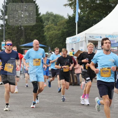 13.09.2026 - Kiel Lauf Andreas Tolksdorf http://msf.ph/oto/10335108 13.09.2026 09:52:53 Kiellinie 3825, 38, 11855, 1454, 7330, 38, 6509 meine-sportfotos.de