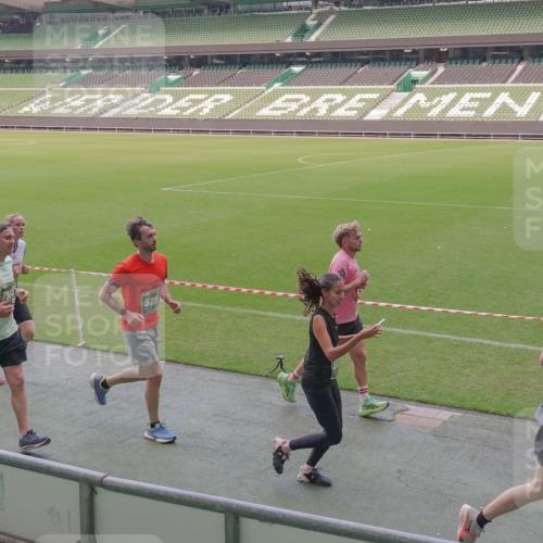 13.09.2026 - 21. swb-Marathon Bremen Michael Burmester http://msf.ph/oto/10335110 13.09.2026 13:09:28 Laufen im Stadion 164, 383, 391, 448, 532, 549, 551, 563, 625, 813, 869, 884, 898, 1025, 1072, 1124, 1150, 1180, 1285, 1289, 1398, 1559, 1688, 1855, 1867, 1880, 1899, 2041, 2208, 2215, 2229, 2232, 2243, 2268, 2366, 2380, 2413, 2429, 2441, 2467, 2471, 2525, 2530, 2553, 2573, 2594, 2635, 2692, 2714, 2717, 2727, 2782, 2785, 2823, 2841, 2897, 2920, 2930, 2931, 2941, 3032, 3063, 3067, 3086, 3291, 3316, 3333, 3398, 3437, 3707, 3769, 3857, 109 meine-sportfotos.de