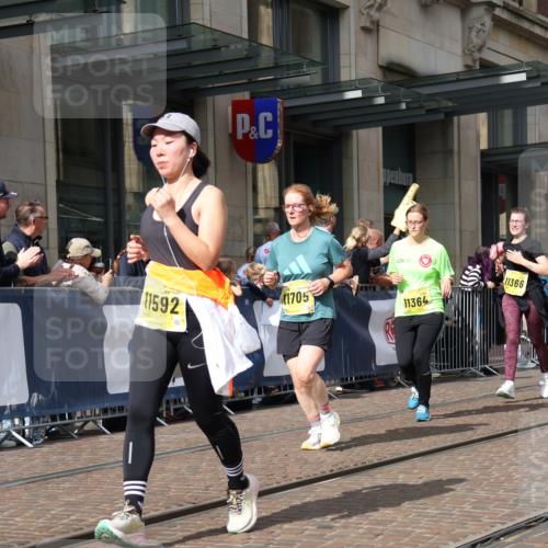 13.09.2026 - 21. swb-Marathon Bremen Strokosch-Dieckow http://msf.ph/oto/10335128 13.09.2026 11:04:32 Ziel 10198, 10283, 10315, 10465, 10481, 10729, 10741, 10850, 10855, 10856, 10940, 10975, 11006, 11114, 11133, 11272, 11364, 11366, 11395, 11518, 11592, 11705, 11757, 11939, 12005, 12235, 12420, 12493, 12495, 12498, 12500, 12502, 12522, 12563, 10160, 10182, 10245, 10291, 10526, 10613, 10711, 10755, 10877, 11114, 11214, 11215, 11221, 11248, 11336, 11410, 11720, 11740, 11761, 11991, 12009, 12929 meine-sportfotos.de