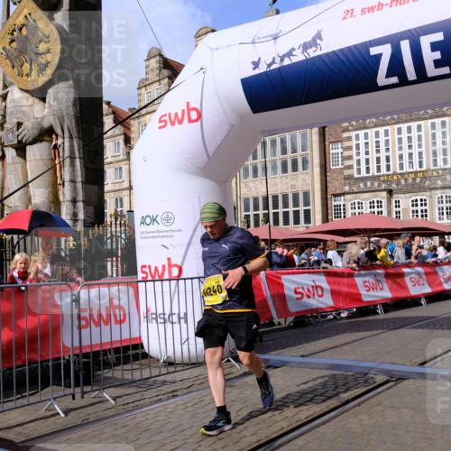 13.09.2026 - 21. swb-Marathon Bremen Tim E. http://msf.ph/oto/10335193 13.09.2026 11:06:50 Ziel 10323, 10654, 10795, 10849, 10852, 10853, 10989, 11021, 11028, 11240, 11374, 11432, 11729, 12217, 12485 meine-sportfotos.de