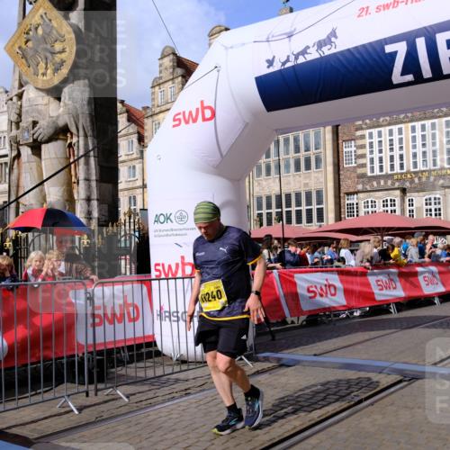 13.09.2026 - 21. swb-Marathon Bremen Tim E. http://msf.ph/oto/10335203 13.09.2026 11:06:50 Ziel 10323, 10654, 10795, 10849, 10852, 10853, 10989, 11021, 11028, 11240, 11374, 11432, 11729, 12217, 12485 meine-sportfotos.de