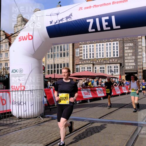 13.09.2026 - 21. swb-Marathon Bremen Tim E. http://msf.ph/oto/10335237 13.09.2026 11:06:52 Ziel 10323, 10654, 10795, 10849, 10852, 10853, 10989, 11021, 11028, 11240, 12146, 12217, 12485 meine-sportfotos.de