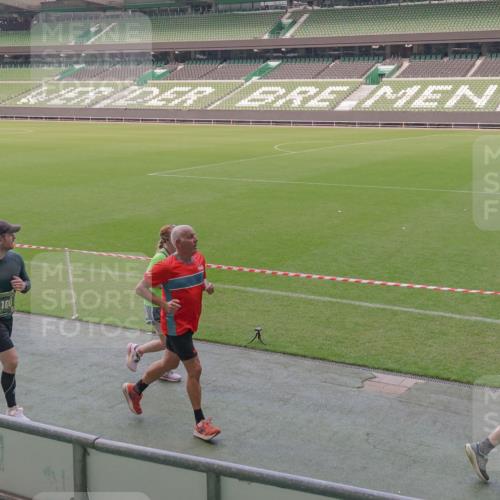 13.09.2026 - 21. swb-Marathon Bremen Michael Burmester http://msf.ph/oto/10335240 13.09.2026 13:09:46 Laufen im Stadion 164, 383, 391, 448, 532, 549, 563, 625, 813, 869, 898, 1025, 1072, 1124, 1150, 1180, 1289, 1398, 1559, 1855, 1867, 1880, 1894, 1899, 2041, 2202, 2208, 2229, 2232, 2243, 2268, 2284, 2339, 2342, 2380, 2413, 2429, 2441, 2467, 2471, 2525, 2530, 2553, 2573, 2594, 2682, 2692, 2714, 2717, 2727, 2785, 2823, 2841, 2897, 2920, 2930, 2931, 2932, 2941, 3032, 3063, 3067, 3086, 3089, 3122, 3291, 3316, 3333, 3370, 3398, 3410, 3437, 3707, 3769, 3857, 109 meine-sportfotos.de