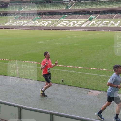 13.09.2026 - 21. swb-Marathon Bremen Michael Burmester http://msf.ph/oto/10335299 13.09.2026 13:09:55 Laufen im Stadion 164, 383, 391, 448, 532, 549, 563, 625, 813, 869, 898, 1025, 1072, 1124, 1150, 1180, 1398, 1738, 1855, 1867, 1880, 1894, 1967, 2202, 2208, 2232, 2243, 2268, 2284, 2333, 2339, 2342, 2380, 2413, 2429, 2432, 2441, 2467, 2471, 2525, 2530, 2553, 2573, 2594, 2654, 2682, 2692, 2714, 2717, 2785, 2819, 2823, 2841, 2897, 2920, 2930, 2931, 2932, 2941, 3032, 3063, 3086, 3089, 3122, 3208, 3291, 3316, 3333, 3370, 3398, 3410, 3437, 3470, 3707, 3769, 3857, 109 meine-sportfotos.de