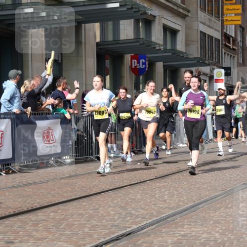 13.09.2026 - 21. swb-Marathon Bremen Strokosch-Dieckow http://msf.ph/oto/10335330 13.09.2026 11:04:36 Ziel 10198, 10283, 10315, 10465, 10481, 10729, 10741, 10850, 10855, 10856, 10940, 10975, 11006, 11133, 11272, 11366, 11395, 11518, 11705, 11757, 11939, 12002, 12005, 12064, 12235, 12420, 12493, 12495, 12498, 12500, 12502, 12522, 12563, 10160, 10182, 10245, 10526, 10613, 10711, 10755, 10877, 11114, 11214, 11215, 11248, 11336, 11364, 11410, 11592, 11720, 11740, 11761, 11991, 12009, 12929 meine-sportfotos.de