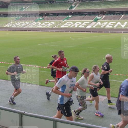 13.09.2026 - 21. swb-Marathon Bremen Michael Burmester http://msf.ph/oto/10335331 13.09.2026 13:09:58 Laufen im Stadion 164, 383, 391, 448, 532, 549, 563, 581, 625, 813, 869, 898, 1025, 1072, 1124, 1150, 1180, 1398, 1738, 1855, 1867, 1880, 1894, 1967, 2202, 2208, 2232, 2243, 2268, 2284, 2333, 2339, 2342, 2380, 2413, 2429, 2432, 2441, 2467, 2471, 2525, 2530, 2553, 2573, 2594, 2654, 2682, 2692, 2714, 2717, 2785, 2819, 2823, 2841, 2897, 2920, 2930, 2931, 2932, 2941, 3032, 3063, 3086, 3089, 3122, 3208, 3291, 3316, 3333, 3370, 3398, 3410, 3437, 3470, 3707, 3769, 3857, 109 meine-sportfotos.de