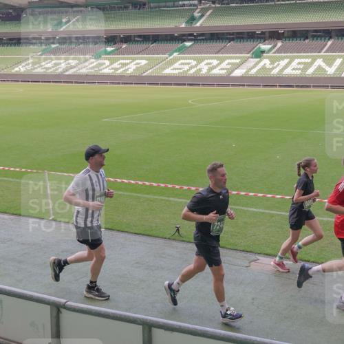 13.09.2026 - 21. swb-Marathon Bremen Michael Burmester http://msf.ph/oto/10335337 13.09.2026 13:09:59 Laufen im Stadion 164, 383, 391, 448, 532, 549, 563, 581, 625, 813, 869, 898, 1025, 1072, 1150, 1180, 1398, 1738, 1855, 1867, 1880, 1894, 1967, 2202, 2208, 2232, 2243, 2268, 2284, 2333, 2339, 2342, 2380, 2413, 2429, 2432, 2441, 2467, 2471, 2525, 2530, 2553, 2573, 2594, 2654, 2682, 2692, 2714, 2717, 2785, 2819, 2823, 2841, 2897, 2920, 2931, 2932, 2941, 3032, 3063, 3086, 3089, 3122, 3208, 3291, 3316, 3333, 3370, 3398, 3410, 3437, 3470, 3707, 3769, 3857, 109 meine-sportfotos.de