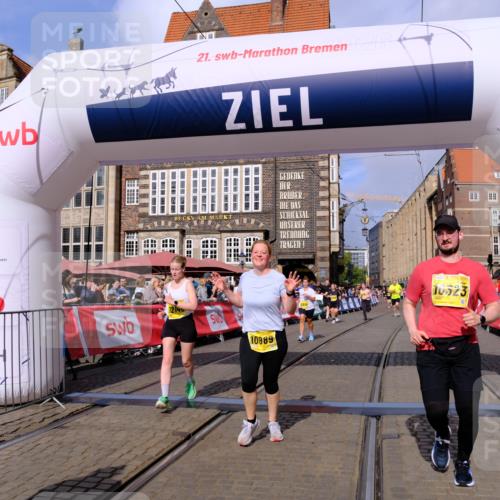 13.09.2026 - 21. swb-Marathon Bremen Tim E. http://msf.ph/oto/10335347 13.09.2026 11:06:58 Ziel 10323, 10654, 10795, 10849, 10989, 11021, 11066, 11240, 11370, 12124, 12146, 12219, 12249, 12485 meine-sportfotos.de